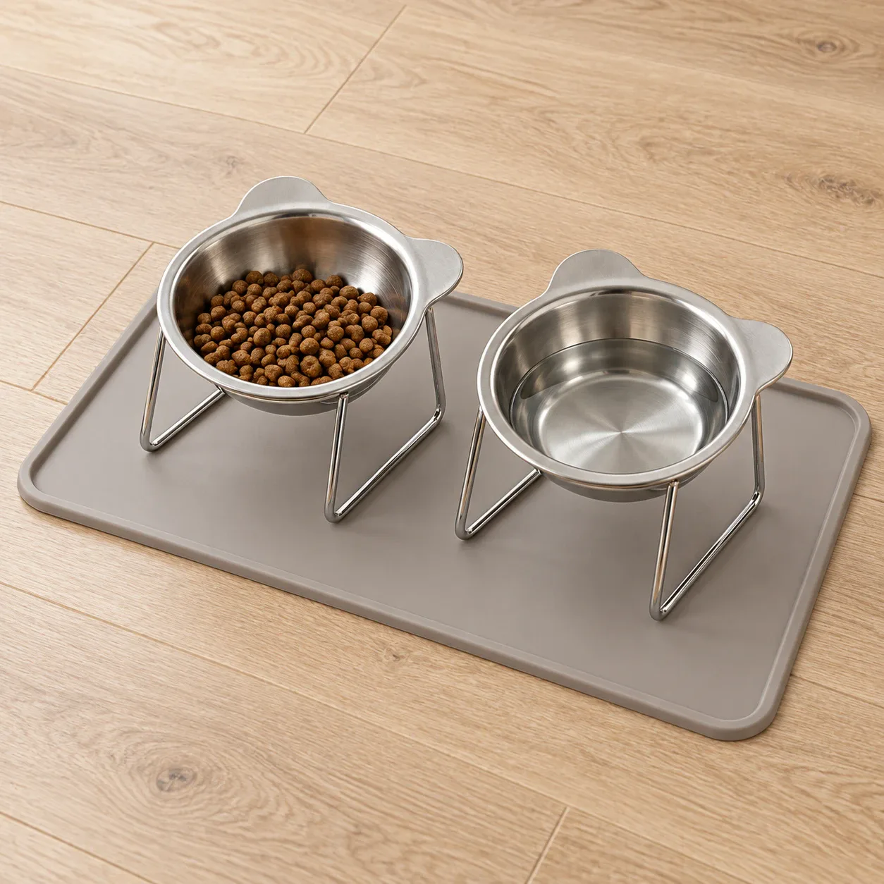 Two bowls on the silicone feeding mat, one with kibble